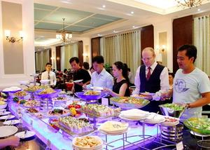 Những ưu điểm tuyệt vời khi tổ chức tiệc buffet mà bạn không nên bỏ qua