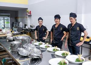 Làm thế nào để sử dụng dịch vụ đặt tiệc tại nhà của Hai Thụy Catering?