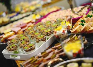 Dịch vụ nấu tiệc tại nhà Hai Thụy Catering có nhận làm tiệc buffet không?